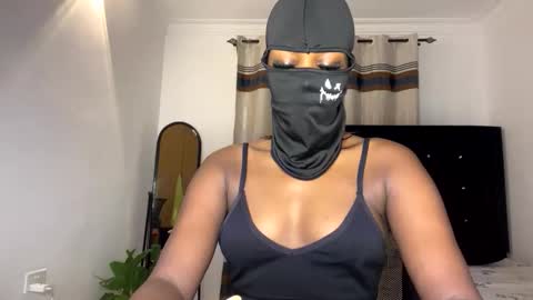 Snapshot of sultryaura chatting on 11-24-25, 12:10 maskedtemptress online show from 11-24-25, 12:10