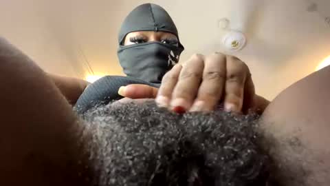 Snapshot of sultryaura chatting on 11-30-25, 02:26 maskedtemptress online show from 11-30-25, 02:26