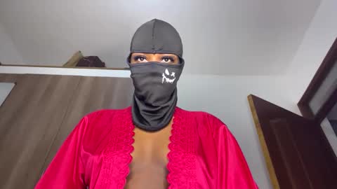 Snapshot of sultryaura chatting on 02-20-26, 01:57 maskedtemptress online show from 02-20-26, 01:57