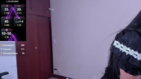 Snapshot of sumeragi_cat chatting on 12-13-24, 08:04 Nicolle  online show from 12-13-24, 08:04