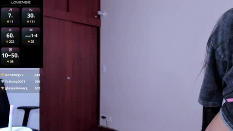 Snapshot of sumeragi_cat chatting on 01-18-25, 09:34 Nicolle  online show from 01-18-25, 09:34