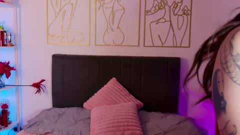 Snapshot of summer_holiday chatting on 12-14-25, 11:48 OnlyFans summer holiday online show from 12-14-25, 11:48