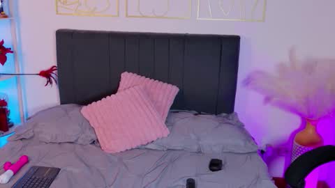 Snapshot of summer_holiday chatting on 12-16-25, 05:45 OnlyFans summer holiday online show from 12-16-25, 05:45