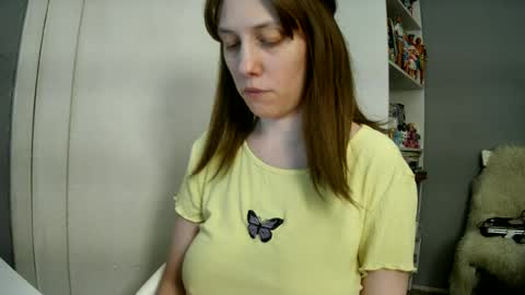 Snapshot of summerbluesky chatting on 06-18-26, 05:17 summerbluesky online show from 06-18-26, 05:17