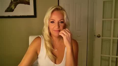 Snapshot of summerishotter chatting on 09-13-25, 08:52 Amber online show from 09-13-25, 08:52