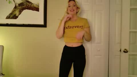 Snapshot of summerishotter chatting on 11-30-25, 08:46 Amber online show from 11-30-25, 08:46