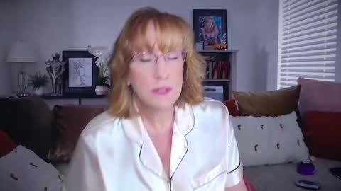 SummerKnightzzz online show from 11-17-25, 01:17