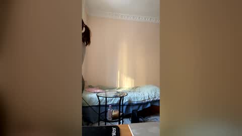 Olivia online show from 03-04-26, 09:48