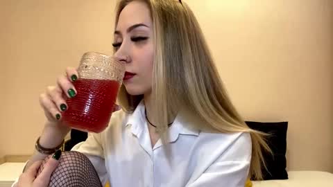 Lexi online show from 12-17-25, 09:15