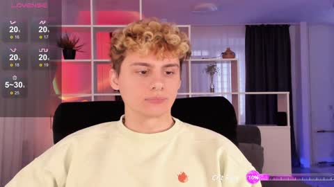 Snapshot of sunburn_boy chatting on 12-25-24, 07:46 Emilio online show from 12-25-24, 07:46