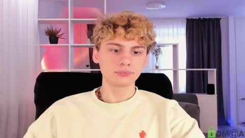 Snapshot of sunburn_boy chatting on 02-20-25, 05:55 Emilio online show from 02-20-25, 05:55