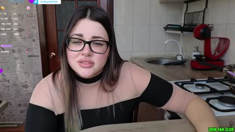 Snapshot of sunflower0907 chatting on 12-19-24, 12:12 Tina. Im topless model online show from 12-19-24, 12:12