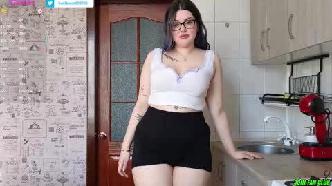 Snapshot of sunflower0907 chatting on 02-18-25, 12:06 Tina. Im topless model online show from 02-18-25, 12:06