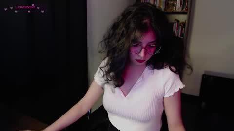 Snapshot of sunflower_uwu chatting on 02-10-26, 10:25 violetta online show from 02-10-26, 10:25