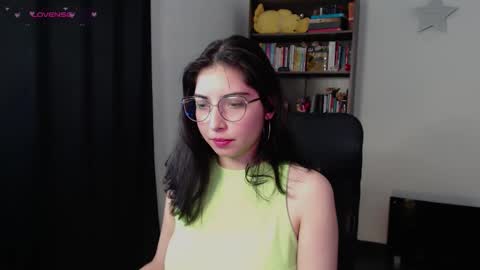 Snapshot of sunflower_uwu chatting on 03-08-26, 02:21 violetta online show from 03-08-26, 02:21