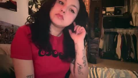 Snapshot of sunflowerxo chatting on 02-17-25, 08:41 Sofie online show from 02-17-25, 08:41