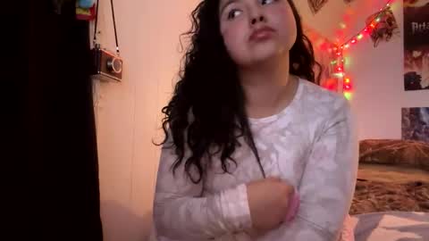 Snapshot of sunflowerxo chatting on 10-20-25, 05:41 Sofie online show from 10-20-25, 05:41