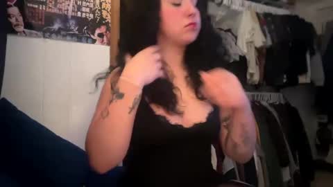 Snapshot of sunflowerxo chatting on 11-18-25, 07:13 Sofie online show from 11-18-25, 07:13