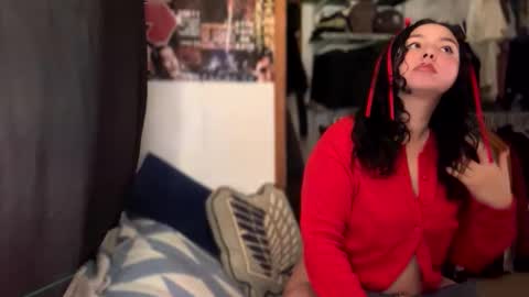 Snapshot of sunflowerxo chatting on 12-18-25, 06:52 Sofie online show from 12-18-25, 06:52