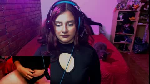 Snapshot of sunlight_7 chatting on 12-24-24, 04:44 sunny online show from 12-24-24, 04:44