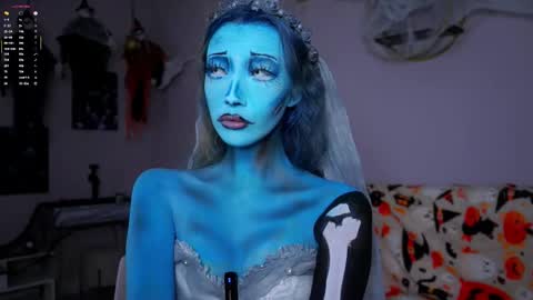 Lily online show from 10-31-25, 04:08