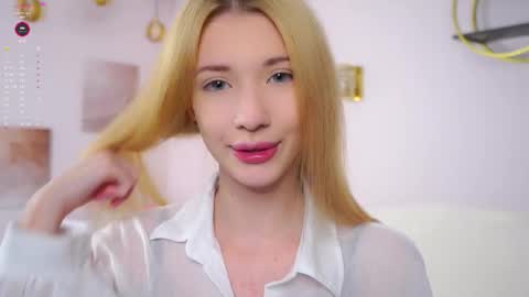 Snapshot of sunnmoonn chatting on 02-10-26, 02:43 Lily online show from 02-10-26, 02:43