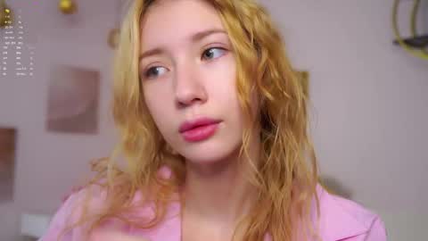 Snapshot of sunnmoonn chatting on 02-15-26, 02:36 Lily online show from 02-15-26, 02:36