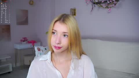 Snapshot of sunnmoonn chatting on 02-19-26, 02:46 Lily online show from 02-19-26, 02:46