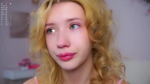 Snapshot of sunnmoonn chatting on 02-27-26, 02:39 Lily online show from 02-27-26, 02:39