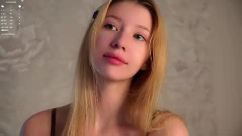 Snapshot of sunnmoonn chatting on 04-20-26, 03:04 Lily online show from 04-20-26, 03:04