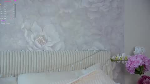 Snapshot of sunnmoonn chatting on 04-22-26, 02:51 Lily online show from 04-22-26, 02:51