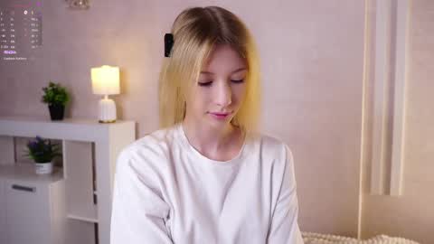 Snapshot of sunnmoonn chatting on 06-06-26, 02:44 Lily online show from 06-06-26, 02:44