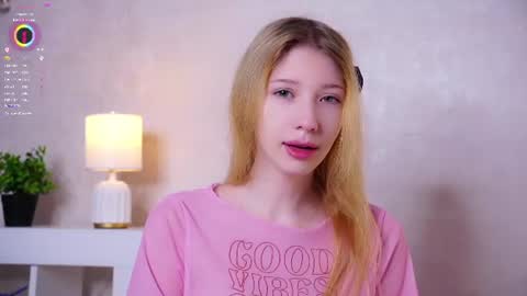 Snapshot of sunnmoonn chatting on 06-14-26, 02:41 Lily online show from 06-14-26, 02:41