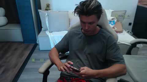 Alice and Sergey online show from 09-30-25, 07:46