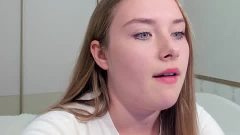 Vanessa online show from 11-28-25, 01:14