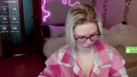 Snapshot of sunny_mood chatting on 02-02-25, 06:37 sunny mood online show from 02-02-25, 06:37