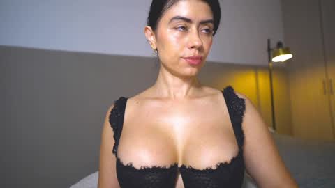 Snapshot of sunnymorrison chatting on 04-08-26, 12:49 sol online show from 04-08-26, 12:49