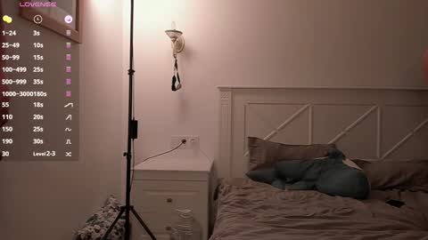 Snapshot of sunsay_effie chatting on 12-18-24, 01:15 Effie Beautiful girl and Sunsay lucky boy online show from 12-18-24, 01:15