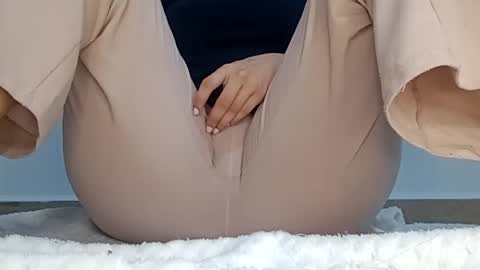 Annie online show from 02-24-26, 04:49