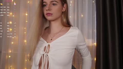 Snapshot of sunshine_diana_ chatting on 12-15-24, 08:41 Di online show from 12-15-24, 08:41