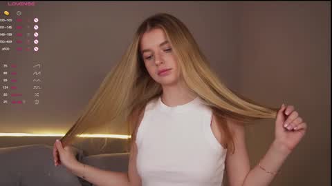 Snapshot of sunshine_diana_ chatting on 02-22-25, 06:52 Di online show from 02-22-25, 06:52