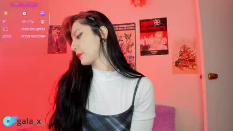 Snapshot of sunshine_girl9 chatting on 02-17-25, 07:53 sunshine_girl9 online show from 02-17-25, 07:53