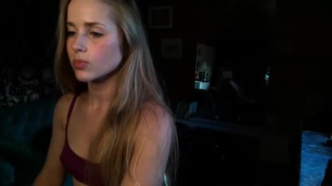 Snapshot of sunshine_pixie chatting on 03-05-25, 01:10 Sunray online show from 03-05-25, 01:10