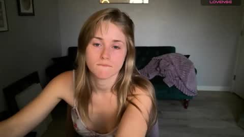 Snapshot of sunshine_pixie chatting on 10-31-25, 12:44 Sunray online show from 10-31-25, 12:44