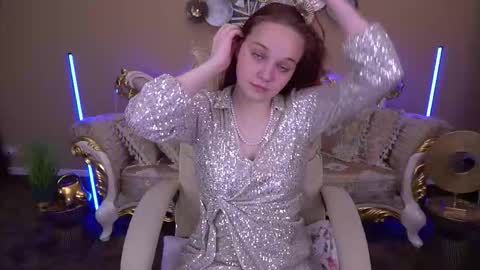 Lola online show from 11-23-25, 09:53