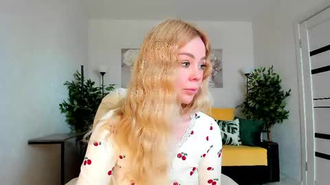 Jenn online show from 04-17-26, 02:58