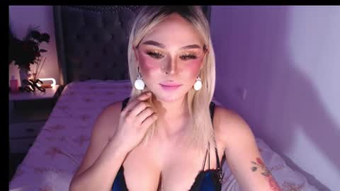 Snapshot of superh0tangelxx chatting on 01-24-25, 04:59 CARMINA online show from 01-24-25, 04:59