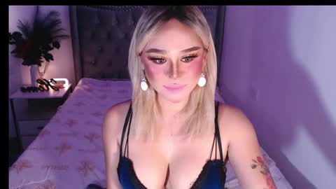 Snapshot of superh0tangelxx chatting on 02-04-25, 01:02 CARMINA online show from 02-04-25, 01:02