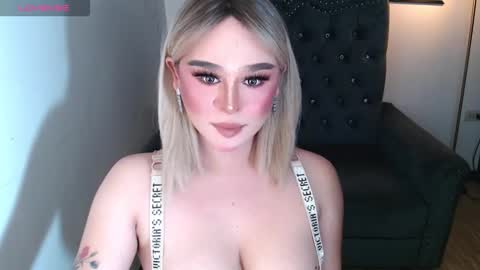 Snapshot of superh0tangelxx chatting on 11-03-25, 11:37 CARMINA online show from 11-03-25, 11:37