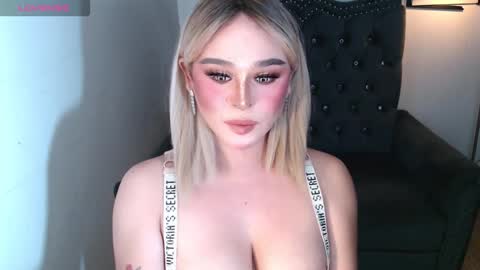 Snapshot of superh0tangelxx chatting on 11-06-25, 12:44 CARMINA online show from 11-06-25, 12:44